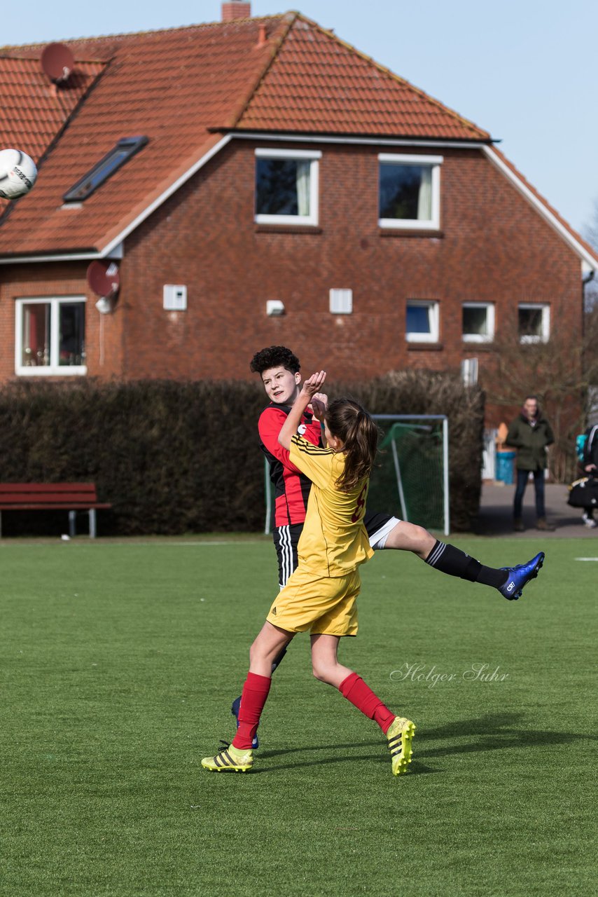 Bild 77 - B-Juniorinnen SG Weststeinburg/Bei - SV Fisia 03 : Ergebnis: 1:2